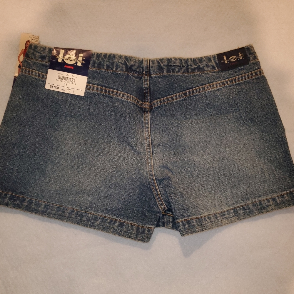 L.E.I. shorts, NWT, size 11 - Picture 2 of 6